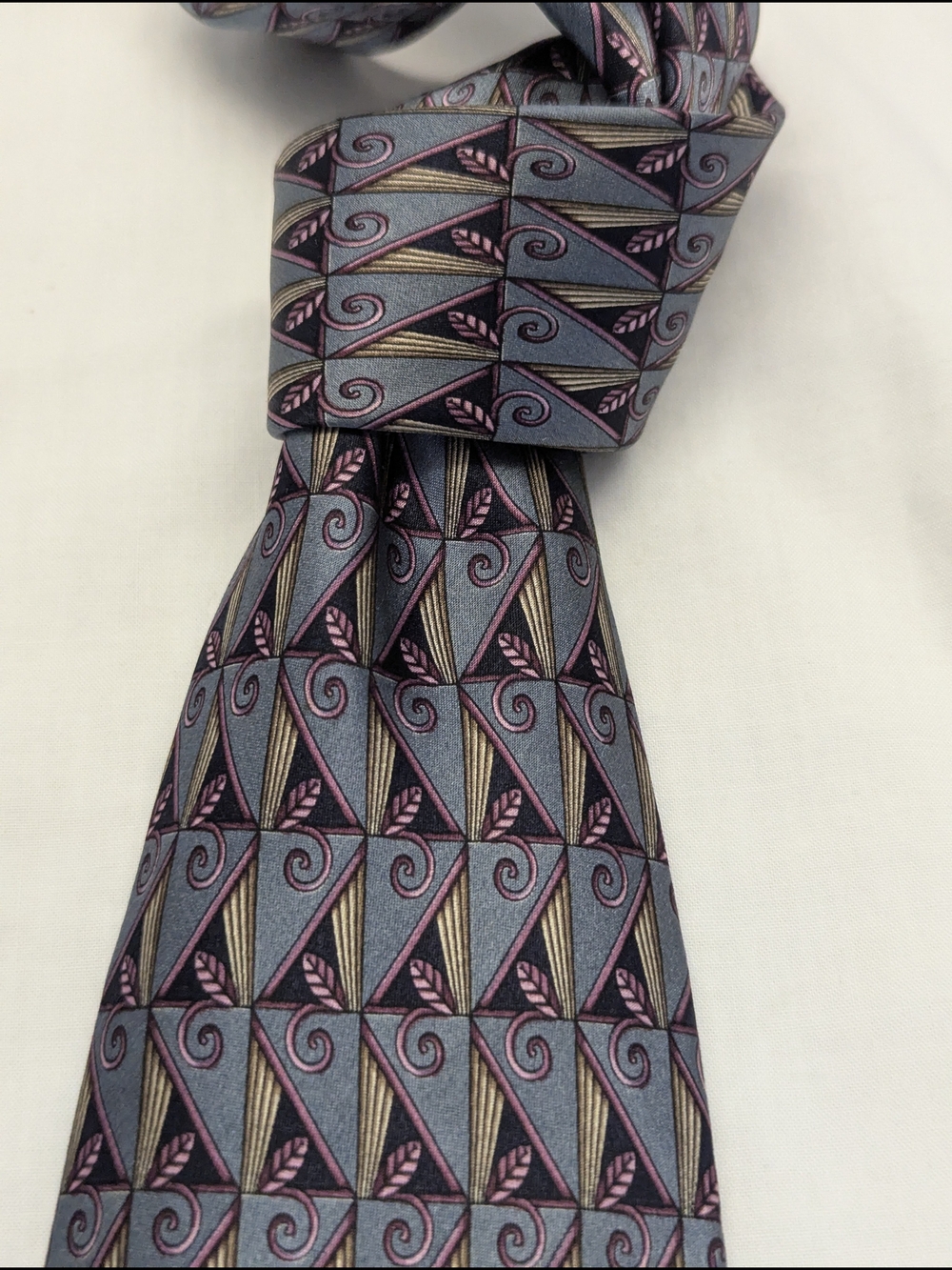 Lanvin Paris Men's Tie All SClassic Geometric Pattern Men's Tie in Blue and Pink